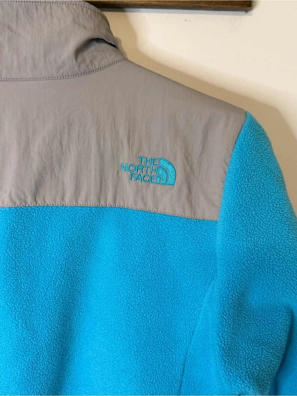 The North Face Girls XL 18 Fleece Jacket Blue Gray Full Zip Lightweight Coat